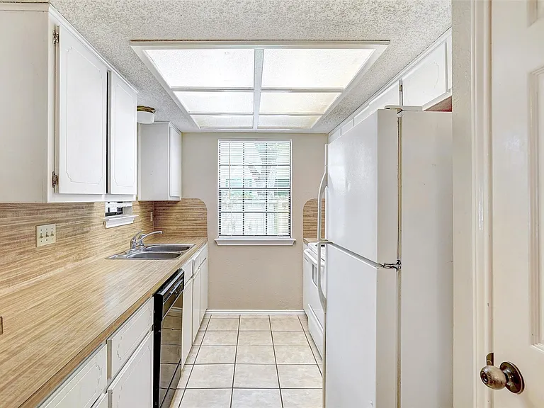 8704 Clearbrook Trl #A — Photo 13