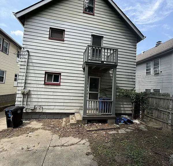 3235 W 121st St — Photo 2