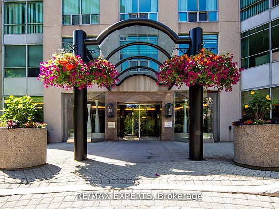 4th image of 942 Yonge St #1006