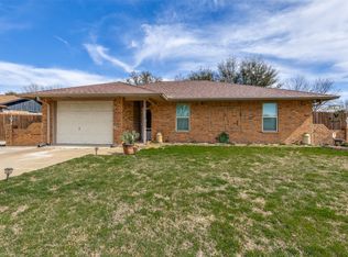 708 Vickie Dr, Azle, TX 76020