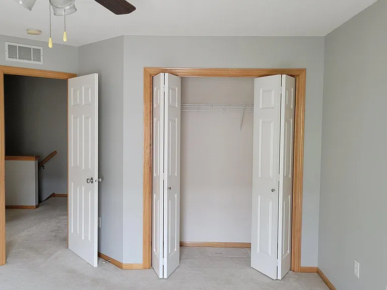 1003 NE Greenview Dr — Photo 8
