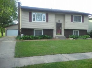 1753 Lark Ln, Waterloo, IA 50701