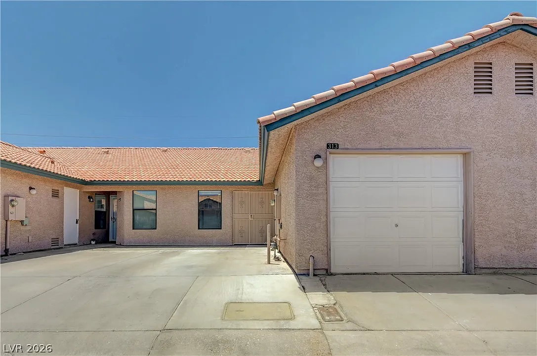 2 bed, 2.0 bath, 1119 sqft, $1,800 — Photo 2