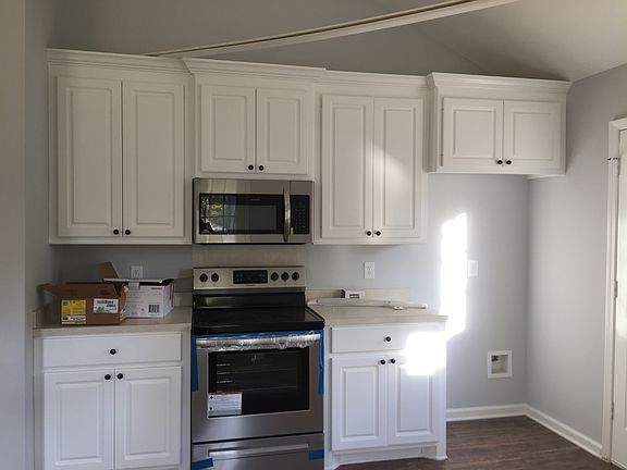 Kitchen w/custom cabinets