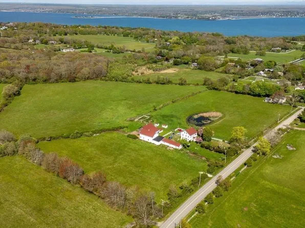 362 Bramans Ln, Portsmouth, RI 02871