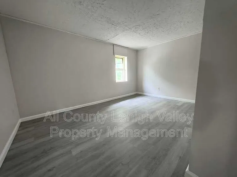 80 Hillside Ave — Photo 11