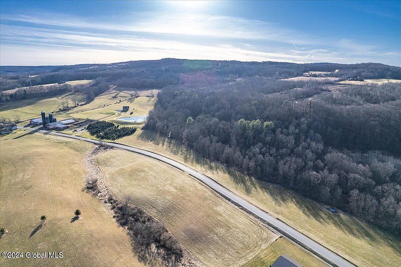 4th image of 408 Hughes Road