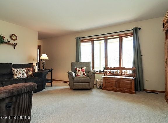 2nd image of 566 Sunnyside Ave
