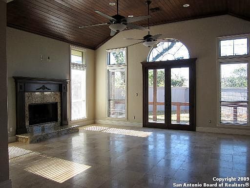 4th image of 8209 Laurelhurst Dr