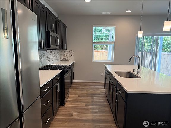 4th image of 292 NE Shadowhawk Lane