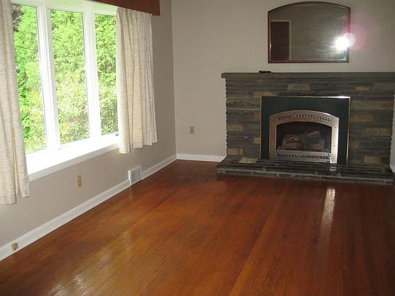 5th image of 13 Maplewood Dr
