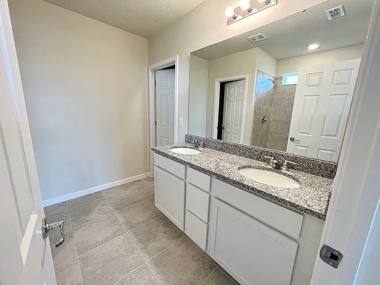 1539 Aspen Ave — Photo 6