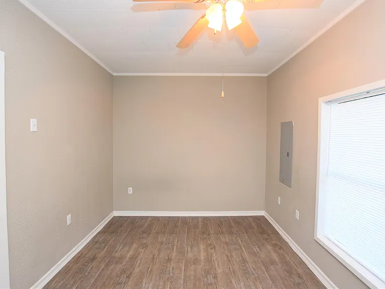 1112 S Crocker St — Photo 15