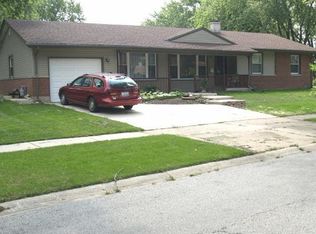 321 Birchwood Ave, Elk Grove Village, IL 60007