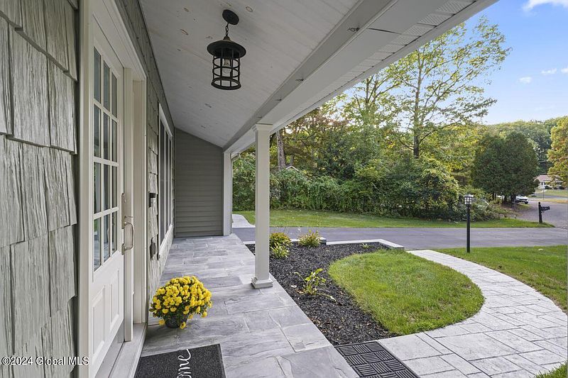 5th image of 4 Acorn Grove