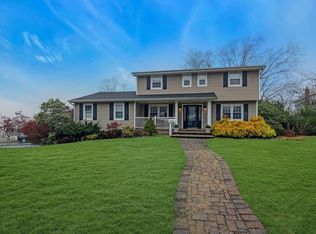128 Sunny Hill Dr, East Norwich, NY 11732