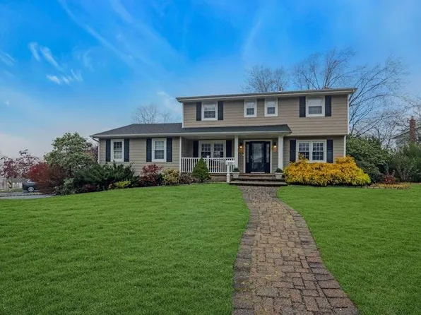 128 Sunny Hill Drive, East Norwich, NY 11732