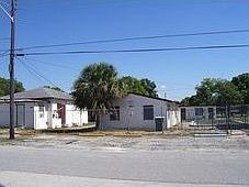 2nd image of 116 W 15th St
