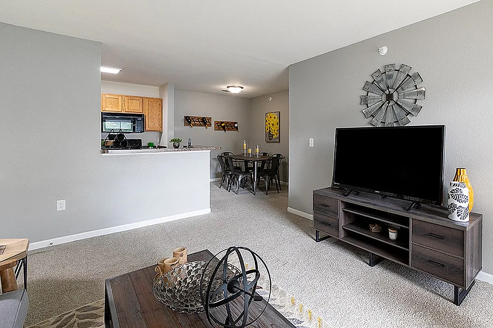 Central Park Apartments — Photo 4