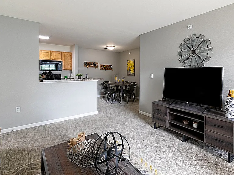 Central Park Apartments — Photo 4