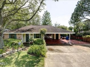 122 Village Green Dr, Youngsville, LA 70592