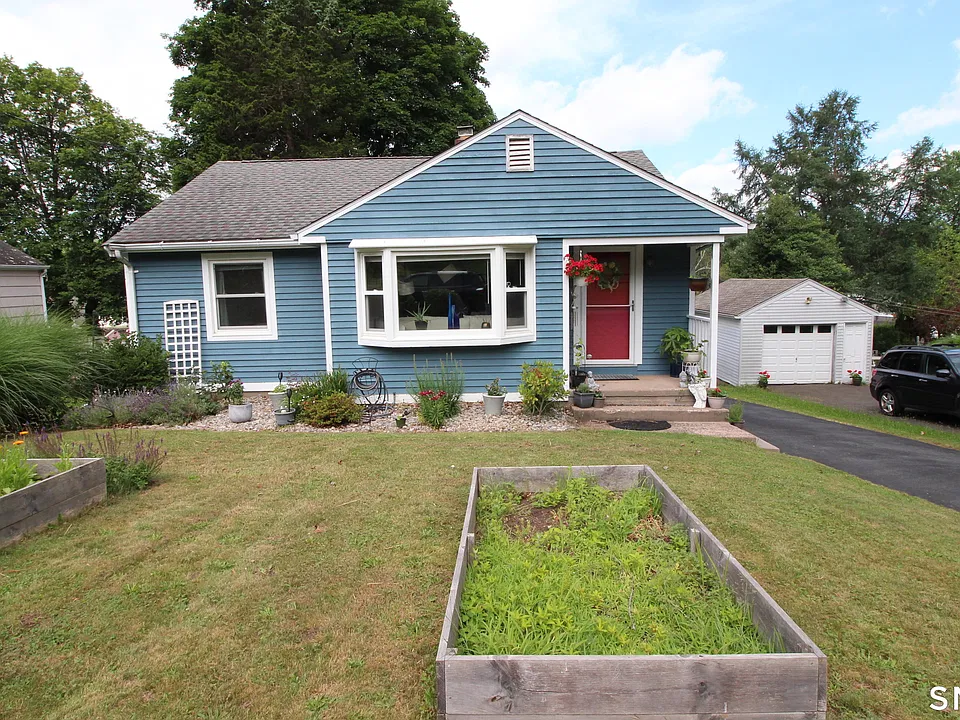 33 Ridgefield St