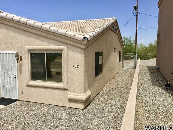 3rd image of 2229 Shorewood Dr Unit 101