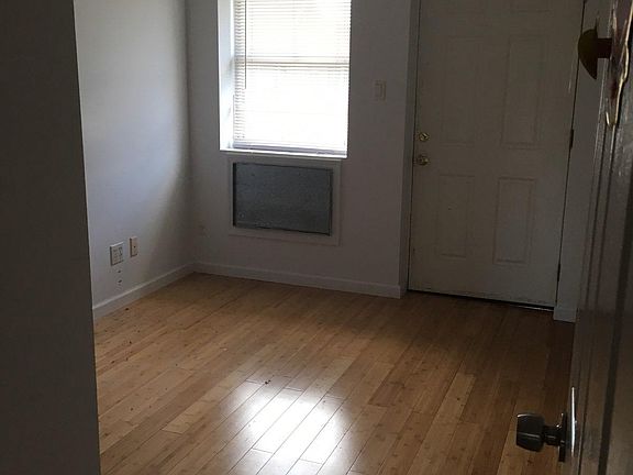 4th image of 14315 Beech Ave #3