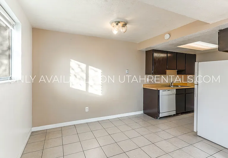 230 W Foxbridge Dr — Photo 7