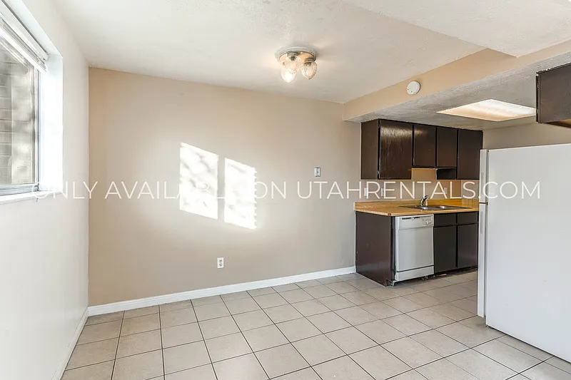 Building Photo - 228 W Foxbridge Dr