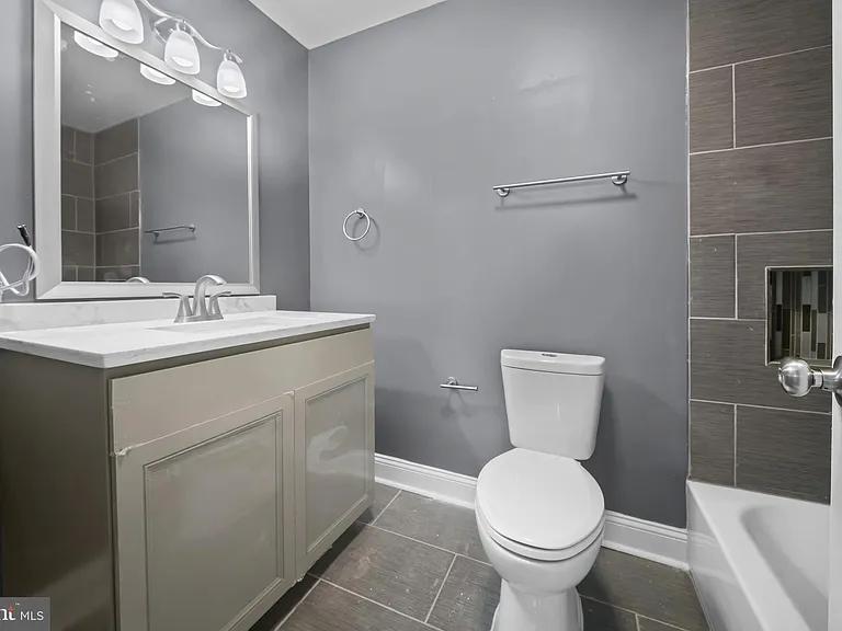 2 Mountbatten Ct — Photo 4