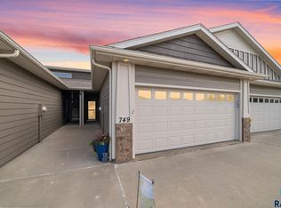 749 E El Dorado Dr, Sioux Falls, SD 57108