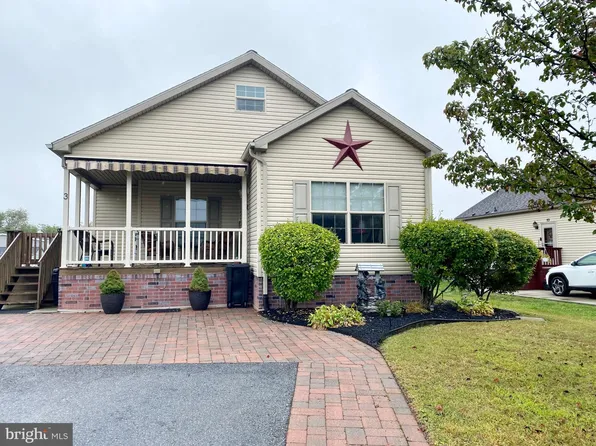 3 Cedar St, Fredericksburg, PA 17026