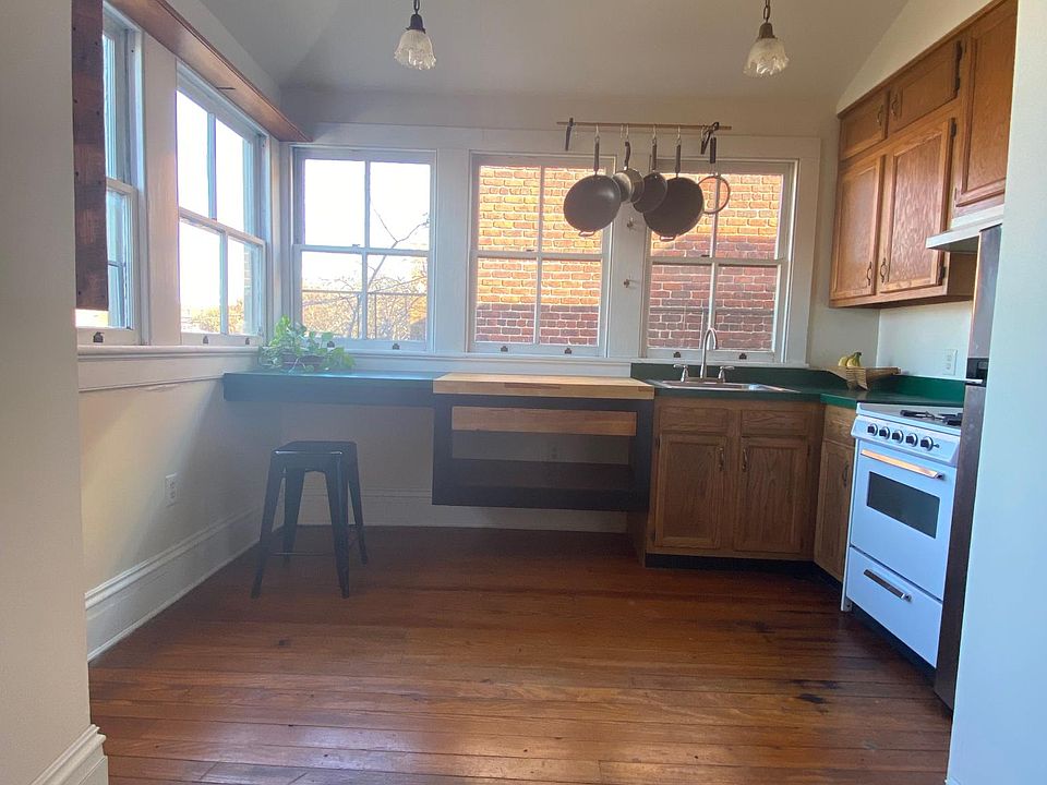 Kitchen /Sunroom