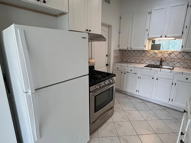 1560 Galveston St — Photo 24
