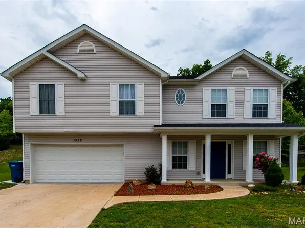 1532 Saint Charles Dr, Hillsboro, MO 63050