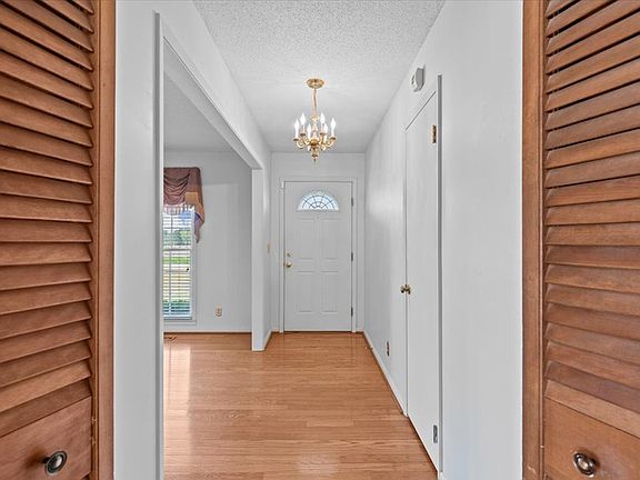 5th image of 203 Dogwood Ave