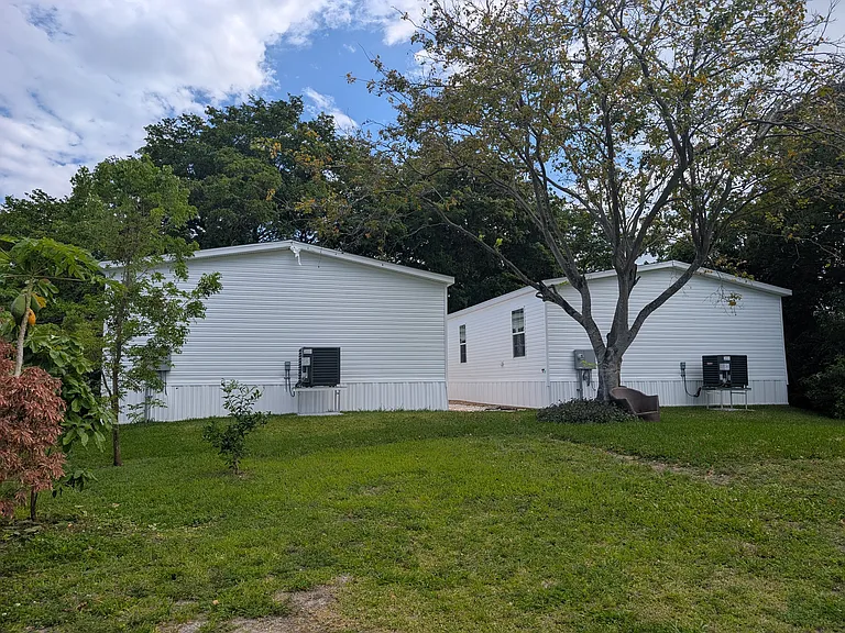 3051 SW 50th St — Photo 33
