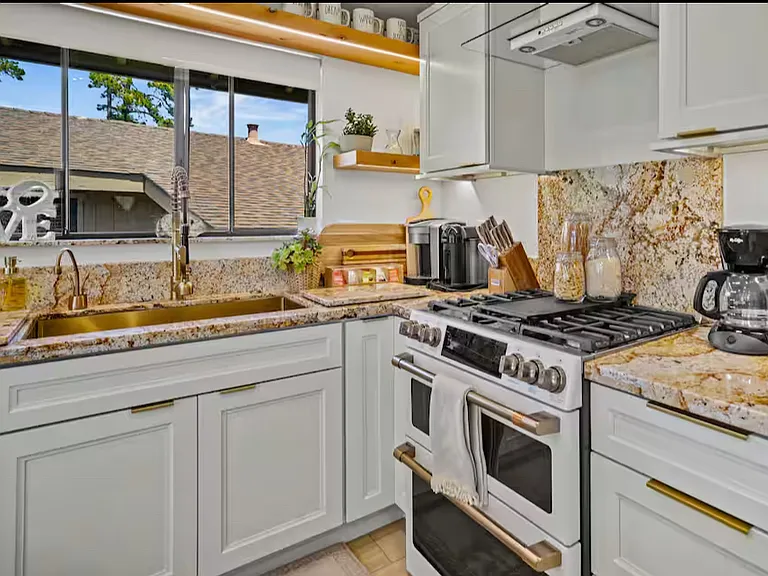 24805 Torres St — Photo 16