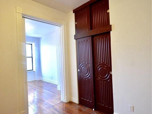 5th image of 52 Main St APT 4R