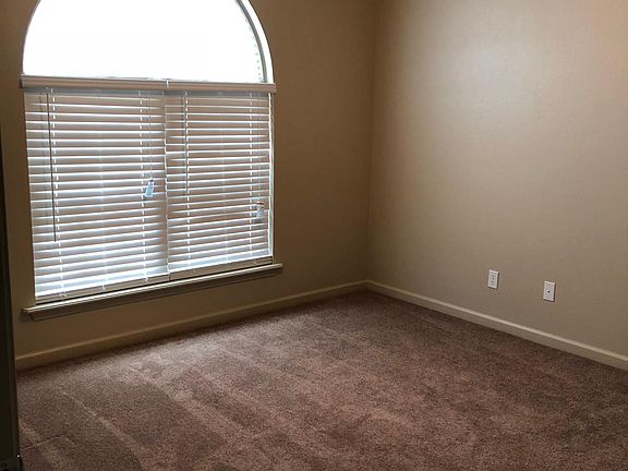Guest bedroom (The unit that is available actually has tiled flooring in the bedroom)