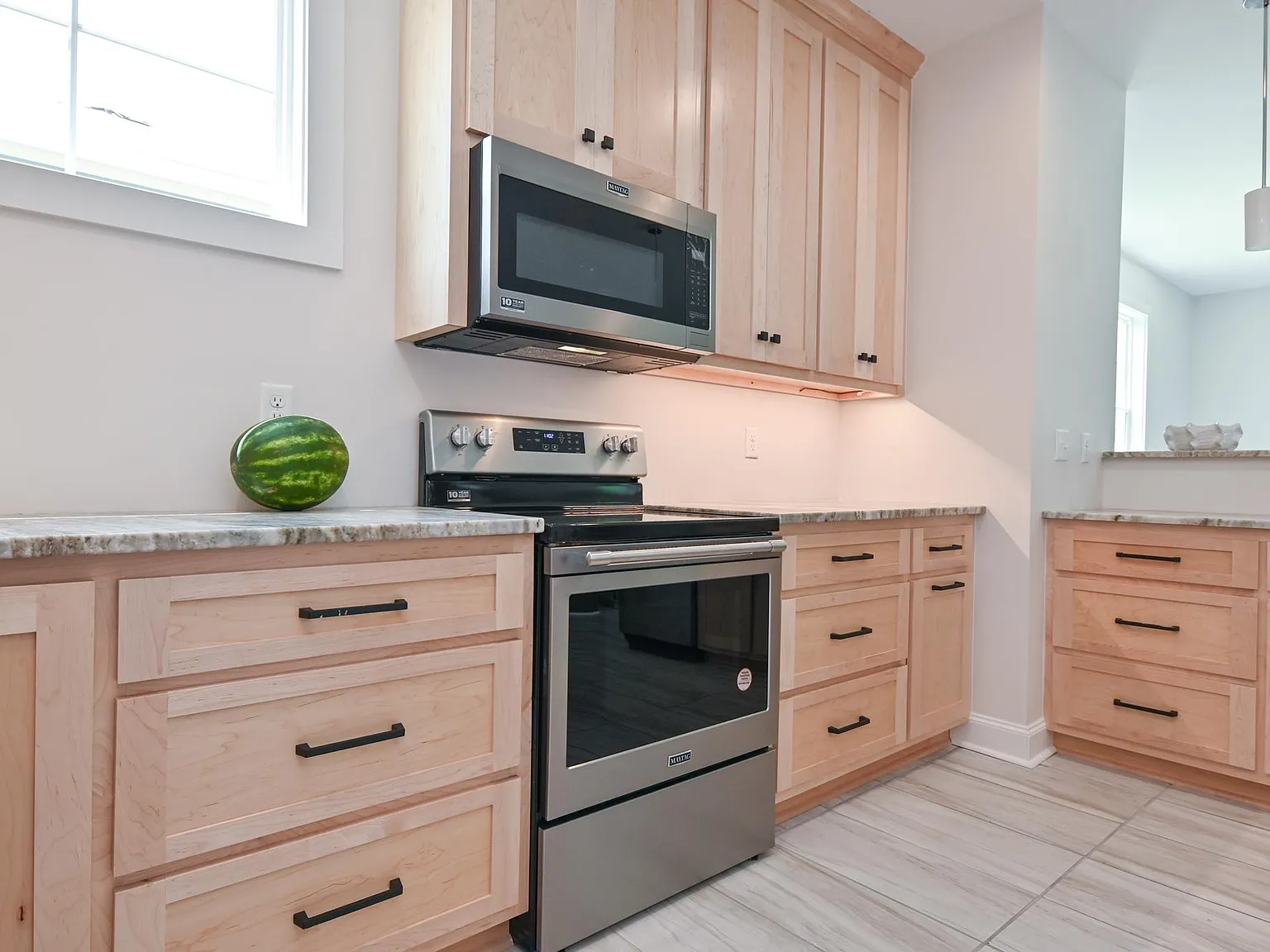 4 bed, 4.5 bath, 2400 sqft, $4,400 — Photo 4