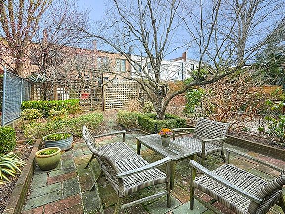 5th image of 207 Midwood St Unit Townhouse