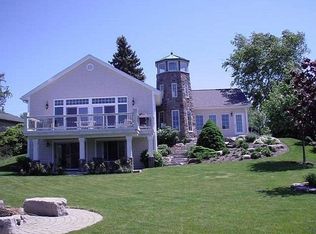 16088 Silvercrest Dr, Fenton, MI 48430