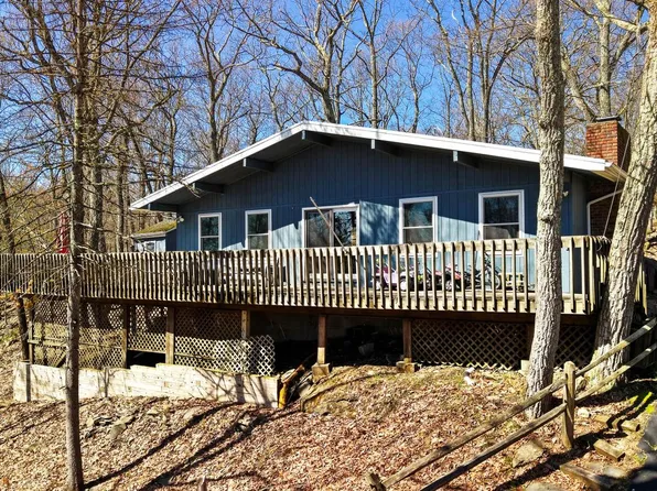 214 Mockingbird Ct, Bushkill, PA 18324