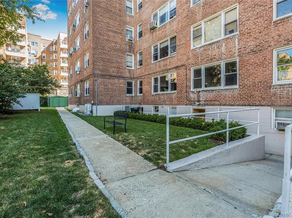 3725 Henry Hudson Parkway West image 24 of 27