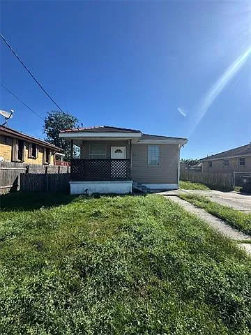 2 bed, 1.0 bath, 950 sqft, $1,200 — Photo 2