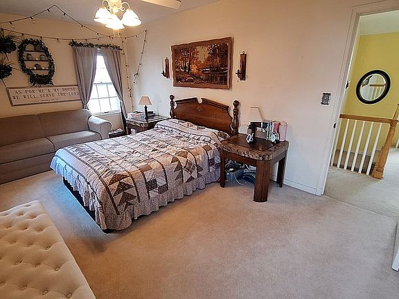 2nd image of 302 Bissell St