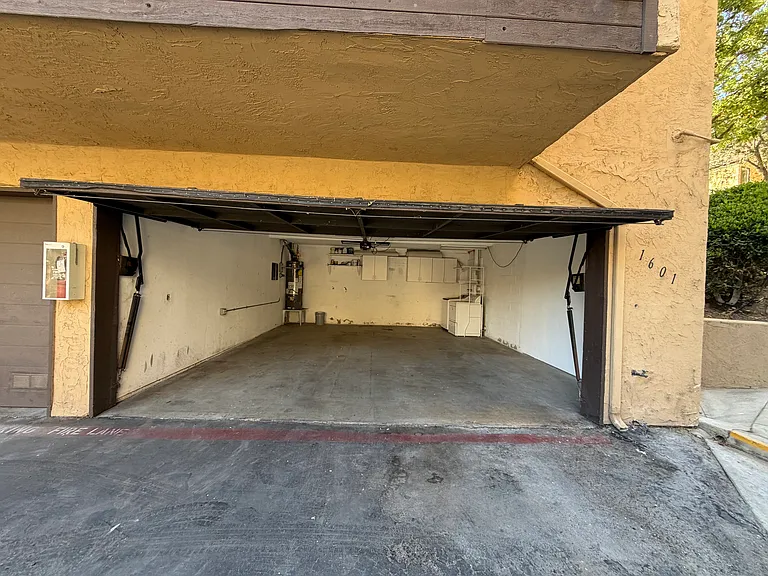 1601 Tina Pl — Photo 12
