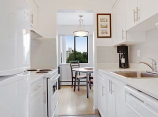 1355 Pendrell St #408, Vancouver, BC V6E1M2